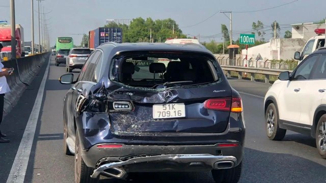 Cao tốc TP.HCM - Trung Lương: 4 xe đâm liên hoàn, giao thông ùn ứ