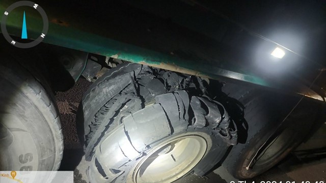 Loạt ô tô nổ lốp trên cao tốc Cam Lộ - La Sơn: Không thể tưới nước giảm nhiệt