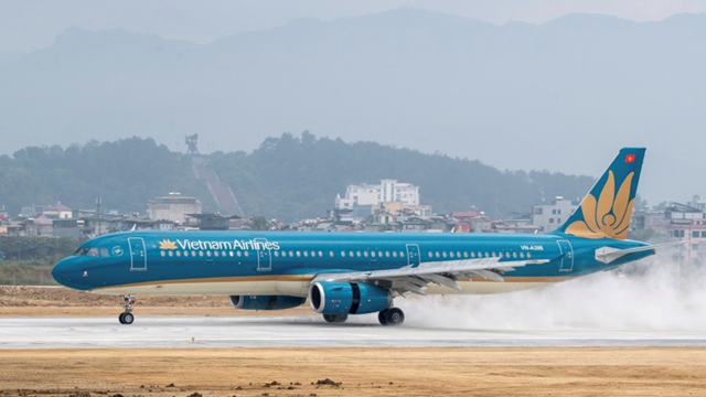 Hàng loạt chuyến bay đến sân bay Điện Biên phải hủy do mù khô