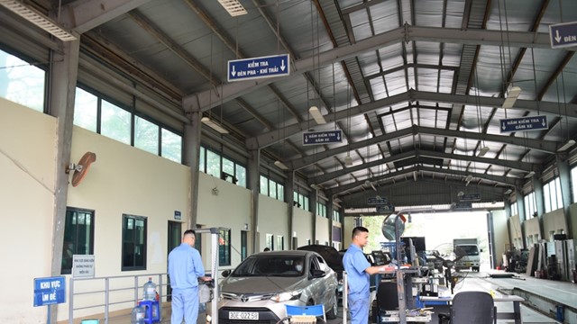 Ứng phó với ùn tắc... đăng kiểm