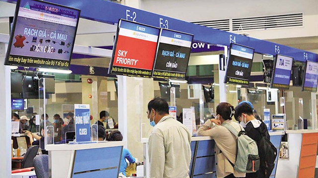 Giữa cao điểm Hè, tỷ lệ đặt vé máy bay vẫn thấp
