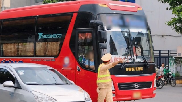 Thu hồi phù hiệu hơn 18.000 phương tiện vi phạm tốc độ trong 6 tháng đầu năm