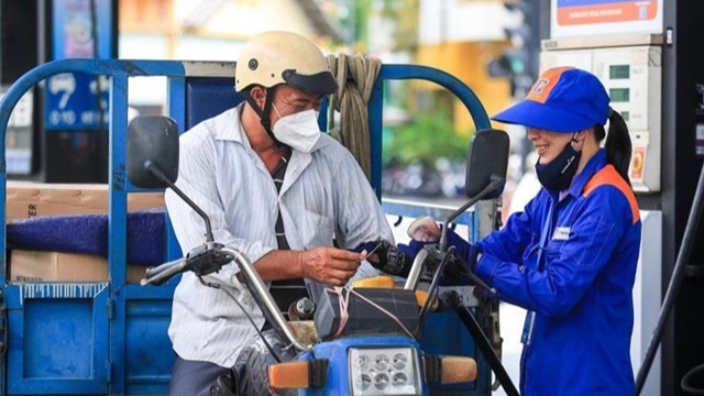 Giá xăng dầu đồng loạt giảm nhẹ từ chiều ngày 18/7