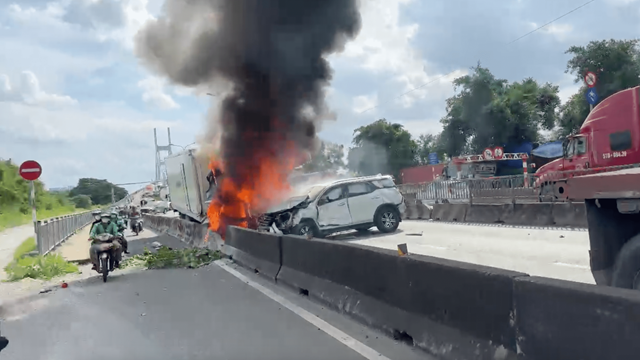 Tai nạn liên hoàn, nhiều phương tiện bốc cháy dữ dội