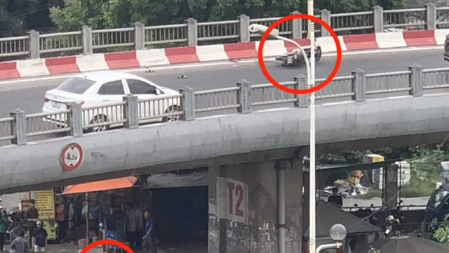 Tự va vào thành cầu Vĩnh Tuy, tài xế xe máy văng xuống đất