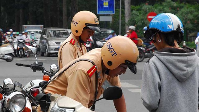 Từ 1/1/2025: CSGT có quyền tạm thời đình chỉ các hoạt động tại vỉa hè​