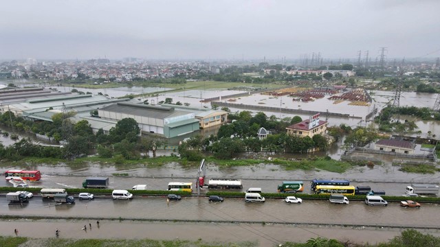 Huy động trạm bơm hết công suất, xử lý ngập úng cao tốc Pháp Vân - Cầu Giẽ