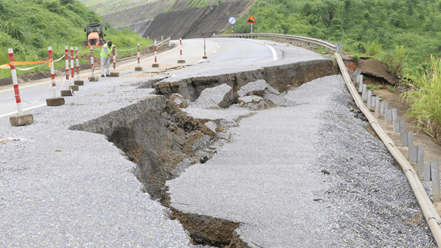 Cao tốc Nội Bài - Lào Cai: Đóng nút giao IC19 tại Lào Cai do sạt lở