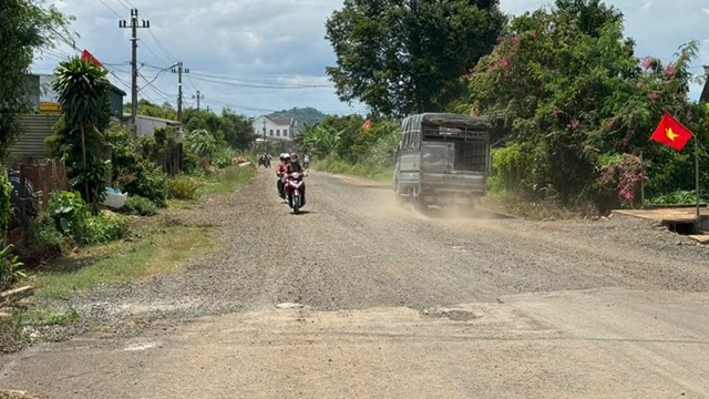 Đắk Lắk: đường hơn 173 tỷ dừng thi công gây khó cho người dân