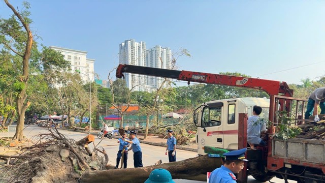 Hà Nội tích cực khắc phục hậu quả do bão số 3 để lại