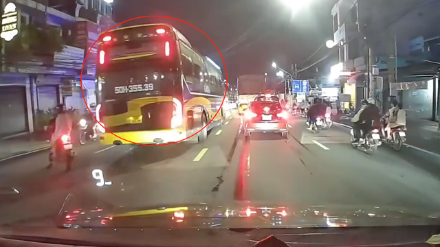 Xe khách lấn làn bất chấp, chặn đứng dòng xe ngược chiều