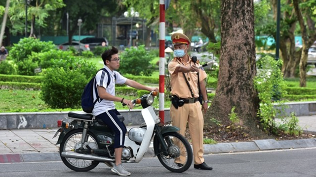 Giữ nguyên mức phạt với hành vi không đội mũ bảo hiểm