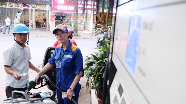 Giá xăng dầu tăng mạnh từ chiều 10/10