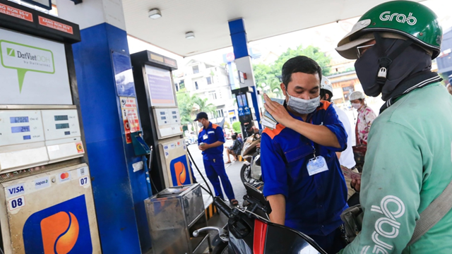 Giá xăng đồng loạt giảm nhẹ từ chiều 17/10