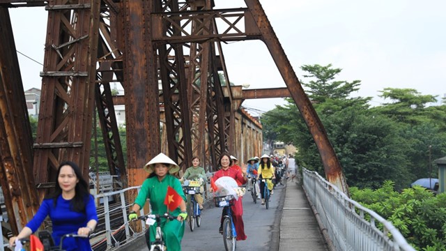 Xe đạp - vòng xoay của phố