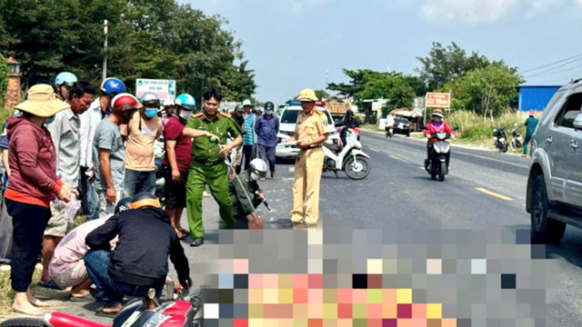 Xe máy va chạm với xe tải, người phụ nữ tử vong thương tâm