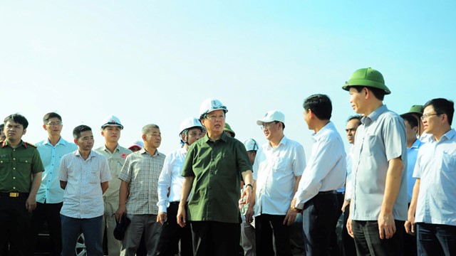 Phó Thủ tướng Trần Hồng Hà kiểm tra tiến độ cao tốc ở ĐBSCL