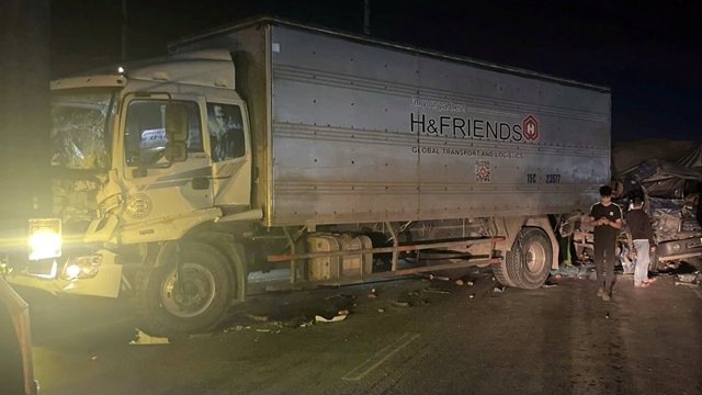 Tai nạn liên hoàn trên quốc lộ 5 khiến hai người bị thương nặng