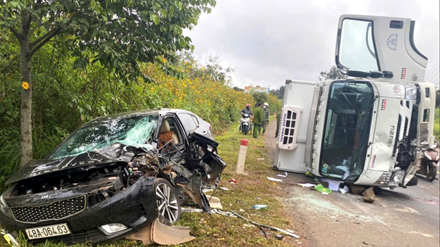 Đắk Nông: Xe tải mất lái gây tai nạn liên hoàn trên đường Hồ Chí Minh