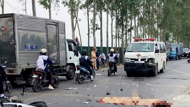 Va chạm với xe cứu thương, nam sinh tử vong trên đường đi học về