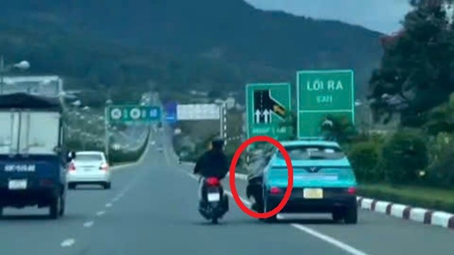 Điều tra vụ thanh niên bám cửa taxi trên cao tốc Liên Khương - Đà Lạt