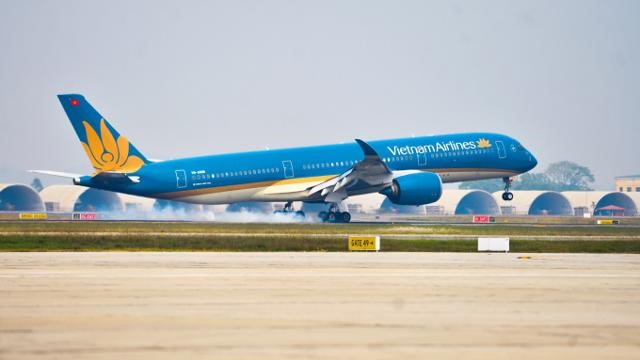 Máy bay Vietnam Airlines hạ cánh khẩn cấp tại Đà Nẵng cấp cứu hành khách