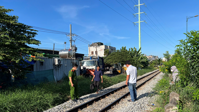 Đi bộ trên đường ray, người đàn ông bị tàu hỏa tông tử vong