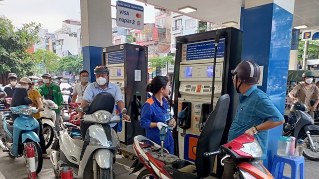 Giá xăng dầu tăng lần thứ 3 liên tiếp từ chiều ngày 16/1