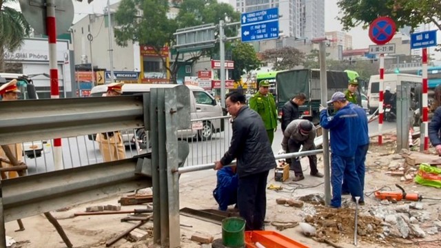 Đóng lối đi tự mở đường sắt, đừng để “mất bò mới lo làm chuồng“