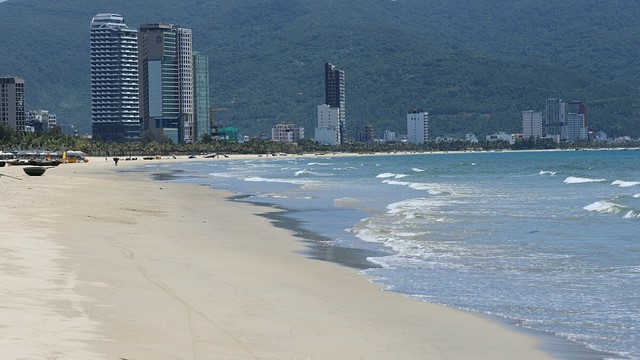 Đà Nẵng: Tạm dừng hoạt động tắm biển và phục vụ khách hàng ăn uống tại chỗ