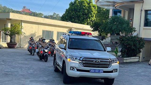 CSGT Thanh Hóa mở đợt cao điểm kiểm tra, xử lý vi phạm về tải trọng