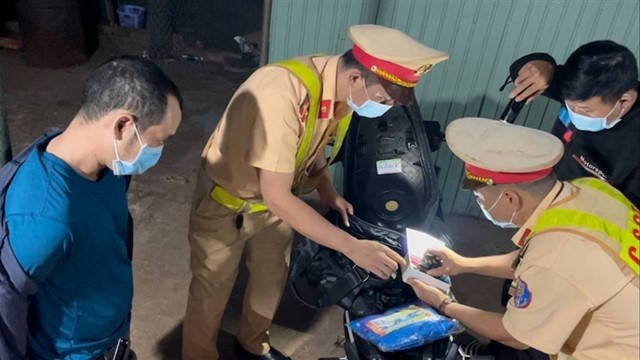 CSGT từ chối nhận hối lộ 100 triệu đồng của đối tượng tàng trữ súng