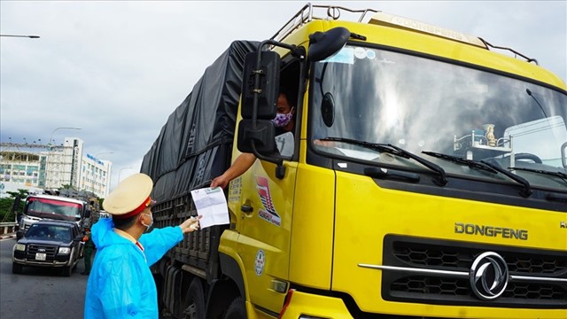 Bộ GTVT kiến nghị nâng hạn giấy xét nghiệm Covid-19 của tài xế chở hàng lên 5-7 ngày