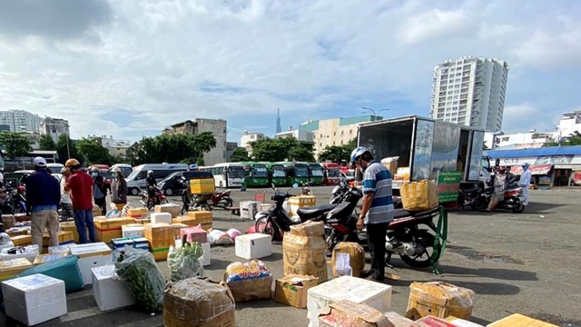 Xe vận chuyển hàng mau hỏng vào vùng dịch không cần dán Thẻ nhận diện