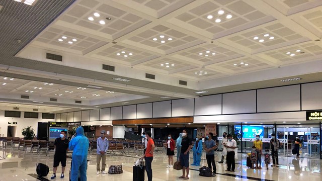 Tổ chức chuyến bay đưa người từ các địa phương đang giãn cách về Hà Nội