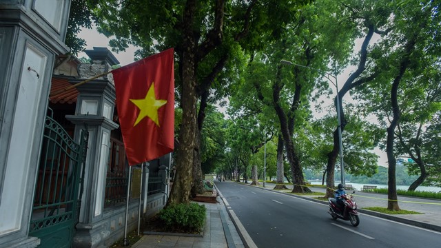 Những trường hợp nào được phép ra ngoài sau khi Hà Nội giãn cách xã hội 15 ngày?