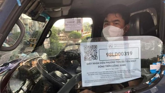 Hà Nội tiếp nhận hơn 36.600 hồ sơ xin cấp thẻ "luồng xanh" vận chuyển hàng hóa