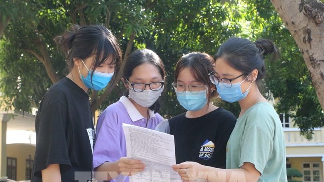 Hà Nội trả Giấy chứng nhận tốt nghiệp THPT cho học sinh qua đường bưu điện