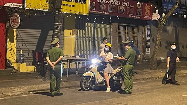 Ngày thứ 10 giãn cách xã hội, Hà Nội xử phạt hơn 1.000 trường hợp vi phạm 