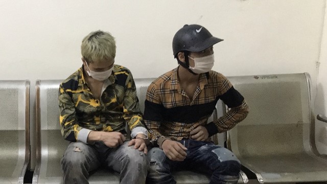 Chốt kiểm dịch phát hiện 2 nam thanh niên điều khiển xe máy tàng trữ ma túy