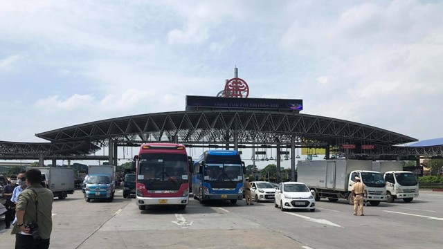 Xử lý nghiêm xe sử dụng mã QR Code giả qua chốt kiểm dịch