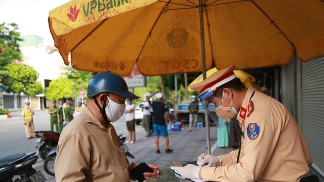 Có thể xử lý hình sự nếu đơn vị, doanh nghiệp cấp khống giấy đi đường