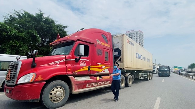 Hà Nội xây dựng "luồng xanh" đáp ứng nhu cầu vận chuyển hàng hóa