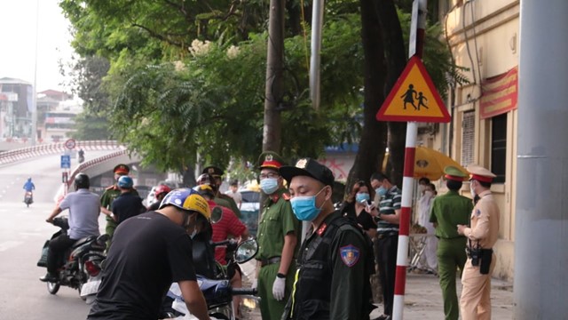 Hà Nội: Phòng CSGT đã cấp trên 20 nghìn giấy đi đường theo mẫu mới 