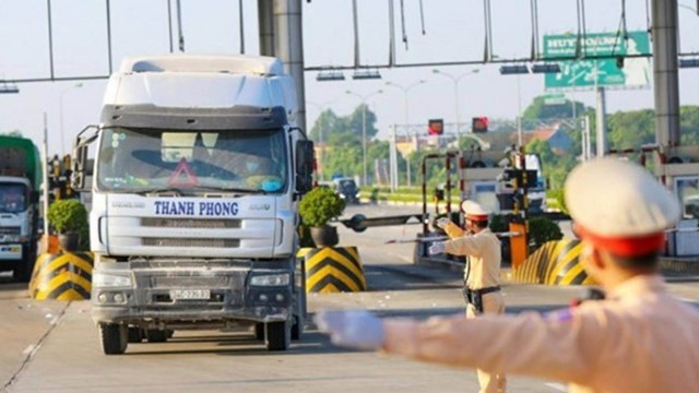 Hà Nội: Chủ động bãi bỏ quy định gây khó khăn trong lưu thông hàng hóa và đi lại của người dân