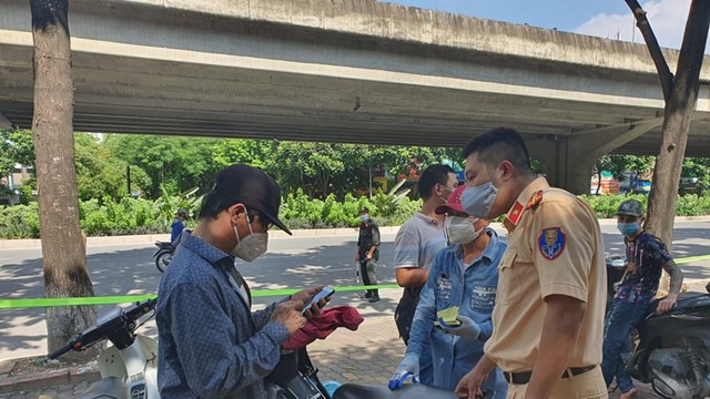 Hà Nội: Không chấp hành đo nồng độ cồn người đàn ông bị phạt gần 10 triệu 