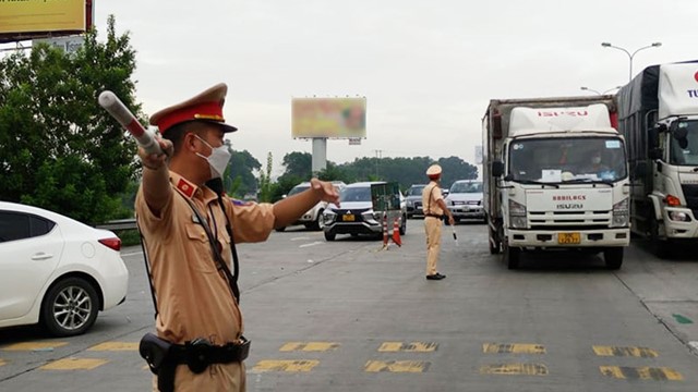24h: Hà Nội kiểm soát 20.977 lượt phương tiện tại các cửa ngõ ra vào TP