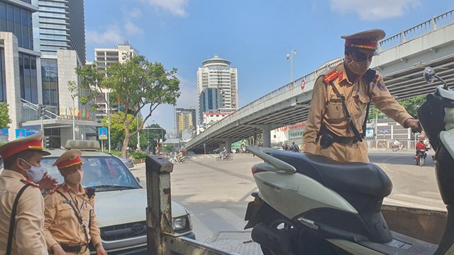 Sẽ xử phạt nặng nếu không hợp tác với CSGT 