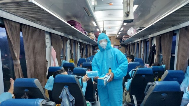 Giảm 15% giá vé tàu cho người có hoàn cảnh khó khăn từ TP Hồ Chí Minh về quê