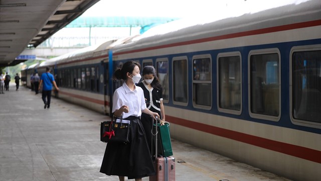 Từ 31/10, khách đi tàu chỉ cần khai báo y tế điện tử trên PC-COVID